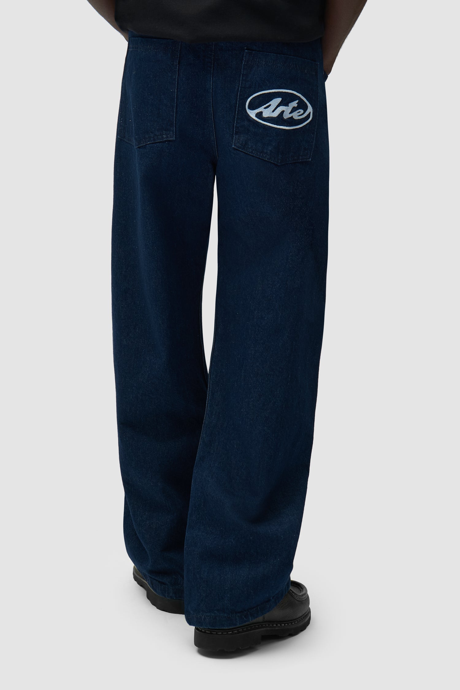 Pantalon à poche avec logo circulaire - Denim brut
