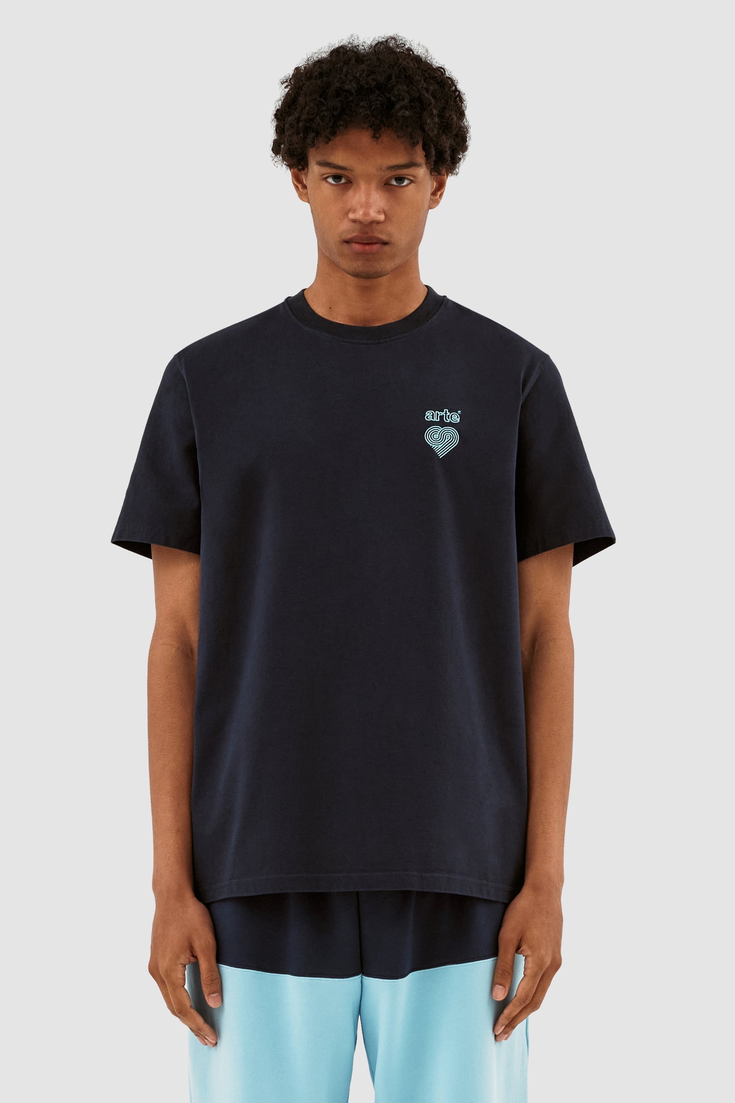 Taut Embroi Heart Logo T-shirt - Marine